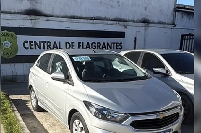 Suspeito de arrombamentos em comércios de Maceió é preso com carro furtado e objetos recuperados pela PM