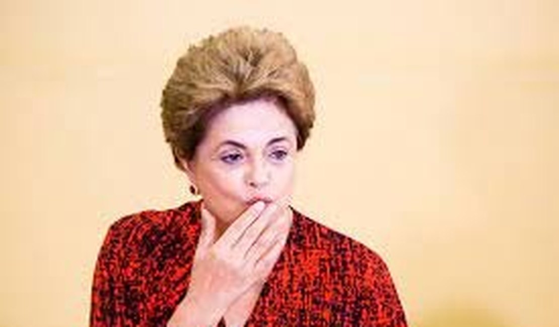 Dilma rebate passageira que questionou viagem em 1ª classe: “Eu sou presidente de banco, querida”