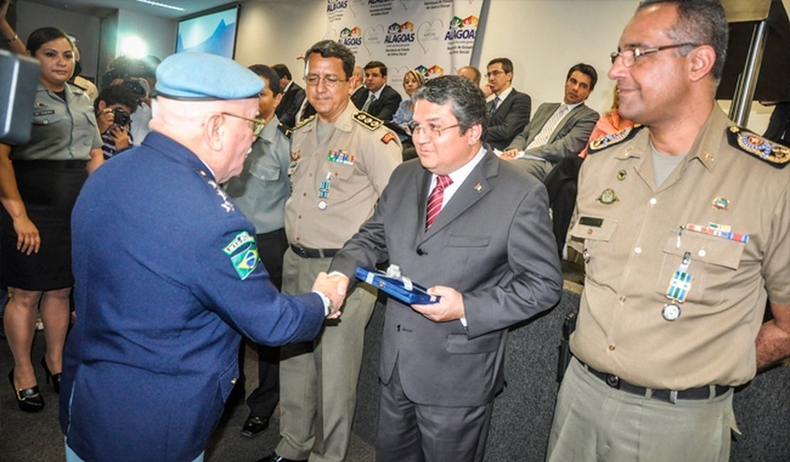 Delegado-geral é homenageado durante evento do Programa Brasil Mais Seguro