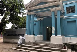 Pai é preso por receber dinheiro para levar filha de 10 anos para ser estuprada por idoso