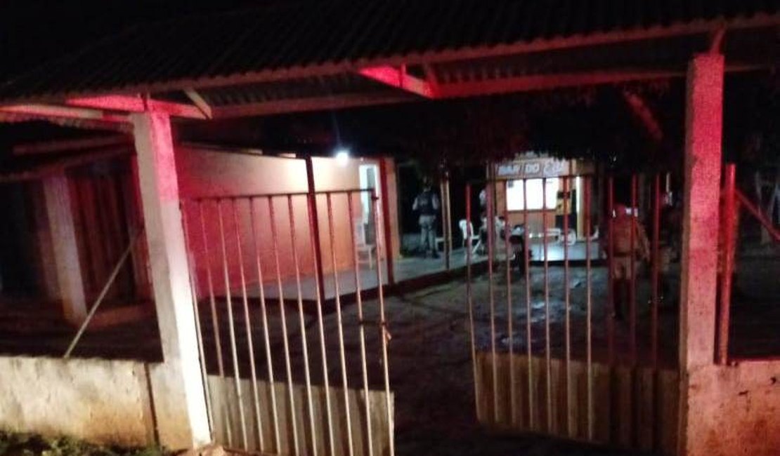 Atentado a bala deixa três mortos e um ferido em bar na zona rural de Arapiraca