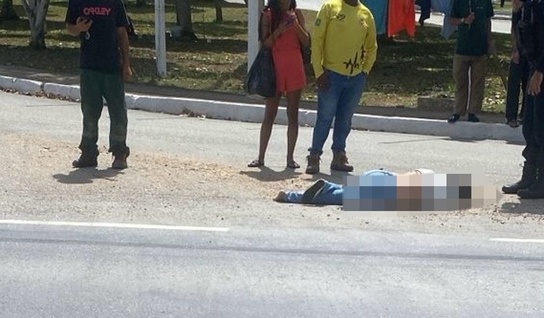 Mulher é atropelada por caminhão em rodovia alagoana