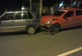 Veículo colide na traseira de um Uno no bairro Baixa Grande, em Arapiraca