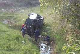 Grave acidente com van deixa um morto no município de Traipu