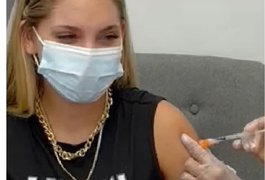 Após quarentena no México, influencers de AL são vacinados nos EUA