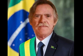 Ator José de Abreu se autoproclama presidente do Brasil no Twitter