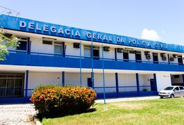 Mulher suspeita de planejar homicídio com o marido em 2007 é presa em Maceió