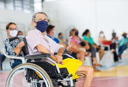 Idosos entre 72 e 74 anos serão vacinados  a partir desta sexta-feira (19)