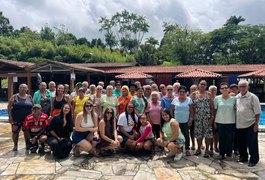 Idosos de Traipu vivenciam dia de lazer e integração em passeio promovido pela Assistência Social