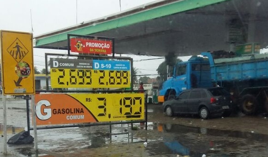Preço da gasolina cai de R$ 3,72 para R$ 3,15 em Arapiraca