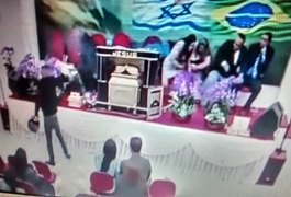 Igreja divulga vídeo mostrando momento em que pastor é baleado durante culto