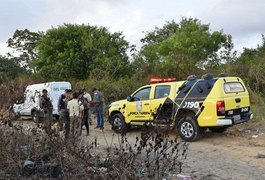 Corpo de homem é encontrado em cova rasa no Jardim Petrópolis, em Maceió
