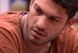 Luiz Felipe confessa a Roberta: 'Eu gosto mais de você do que da Emilly'