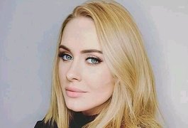 Adele aparece em foto inédita e agita a web
