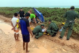 Capotamento de quadriciclo deixa jovens feridas na Praia do Gunga