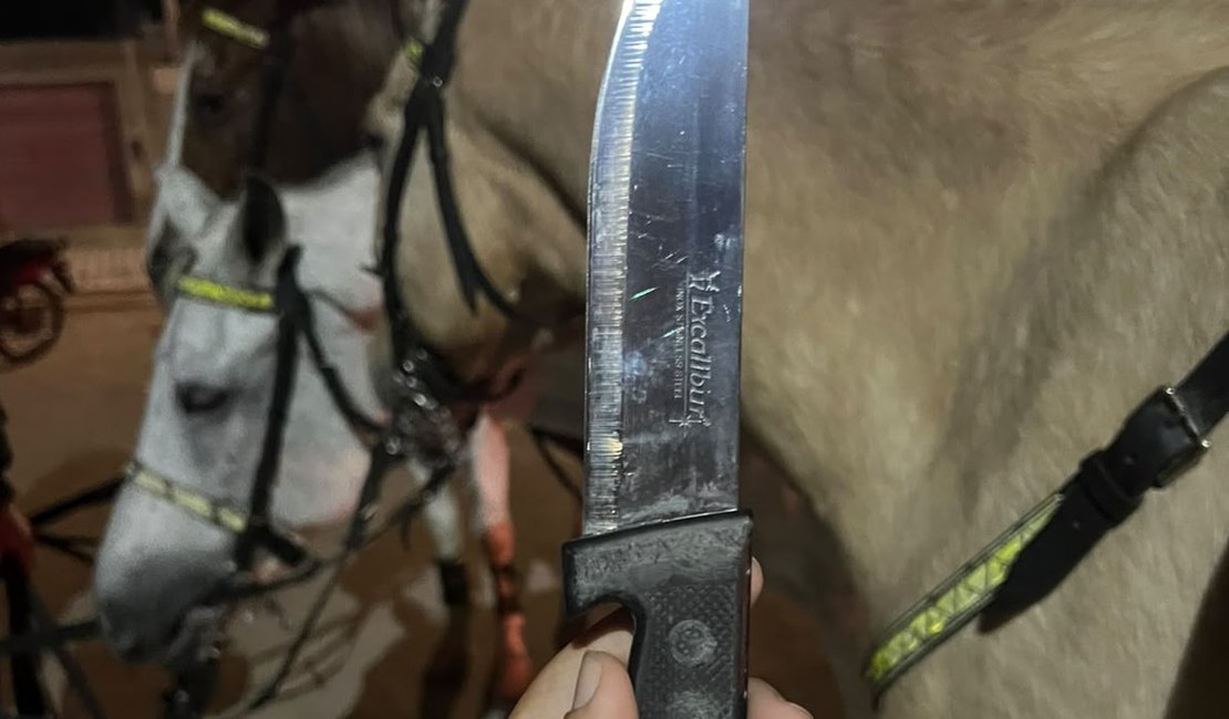 Homem é flagrado com faca na cintura e assina TCO no Centro de Arapiraca