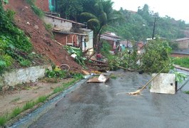 Chuva provoca alagamentos em diversos pontos de Maceió