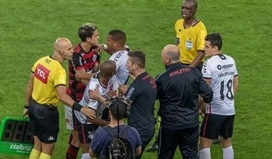 CBF decide pelo afastamento da arbitragem de Flamengo e Athletico-PR