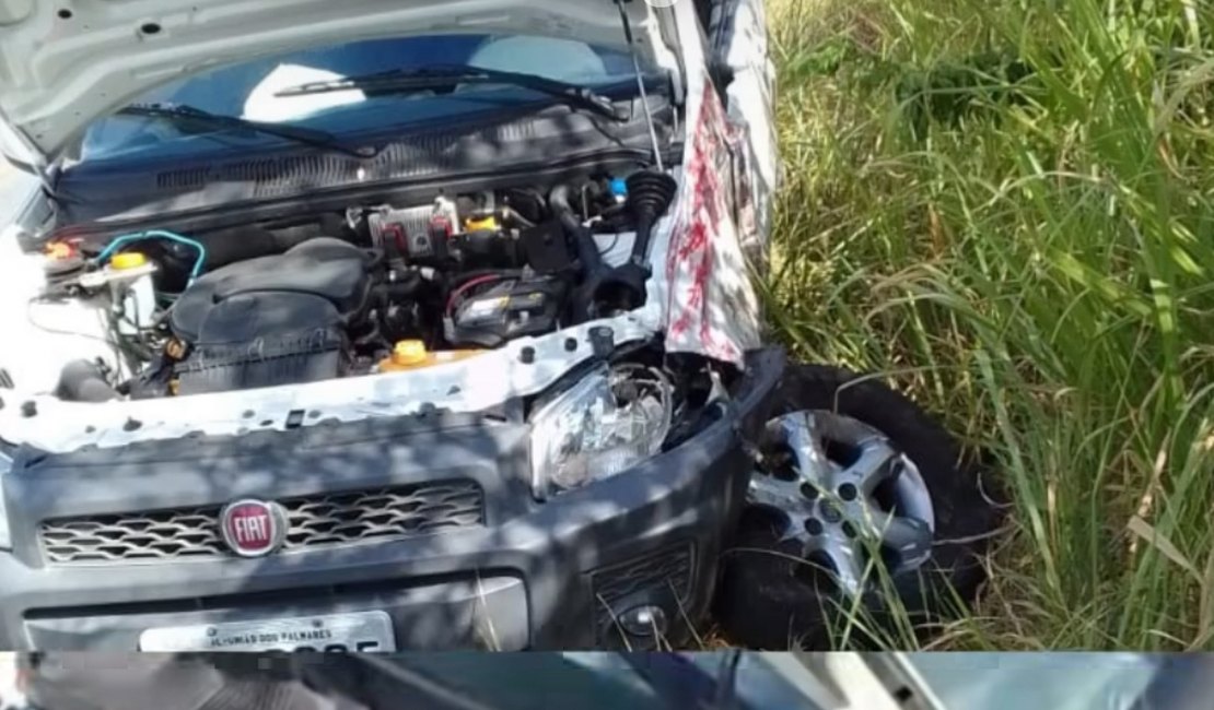 Acidente entre carro e ônibus é registrado na BR-104, em União dos Palmares