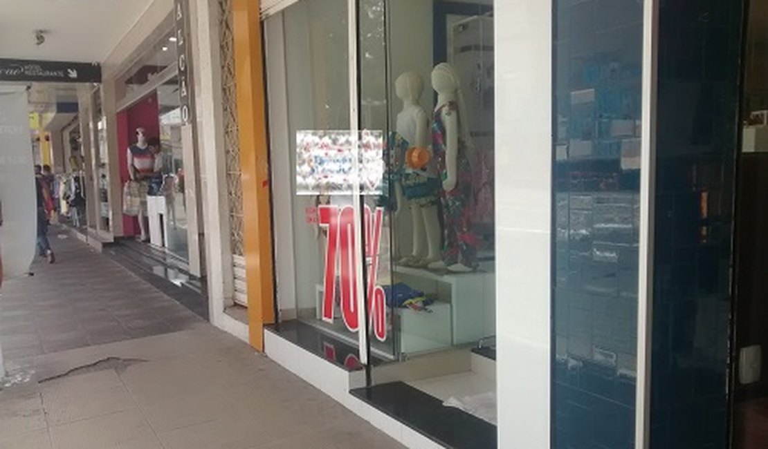 Homem se passa por cliente e furta celular de funcionária de loja em Arapiraca