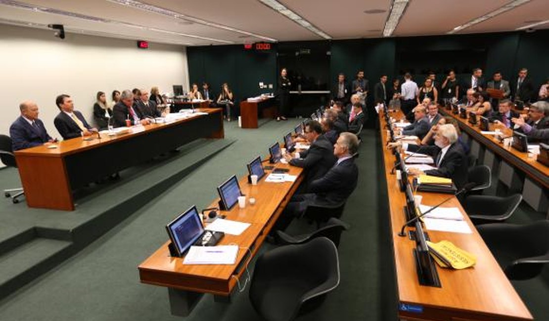 Comissão da reforma da Previdência aprova 62 requerimentos para audiências