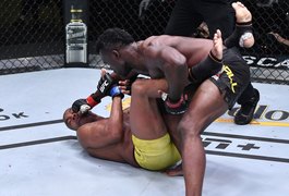 Anderson Silva é nocauteado por ﻿Uriah Hall no seu adeus ao UFC