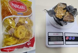 BPTran prende suspeito de tráfico com drogas escondidas em pacotes de macarrão em Maceió