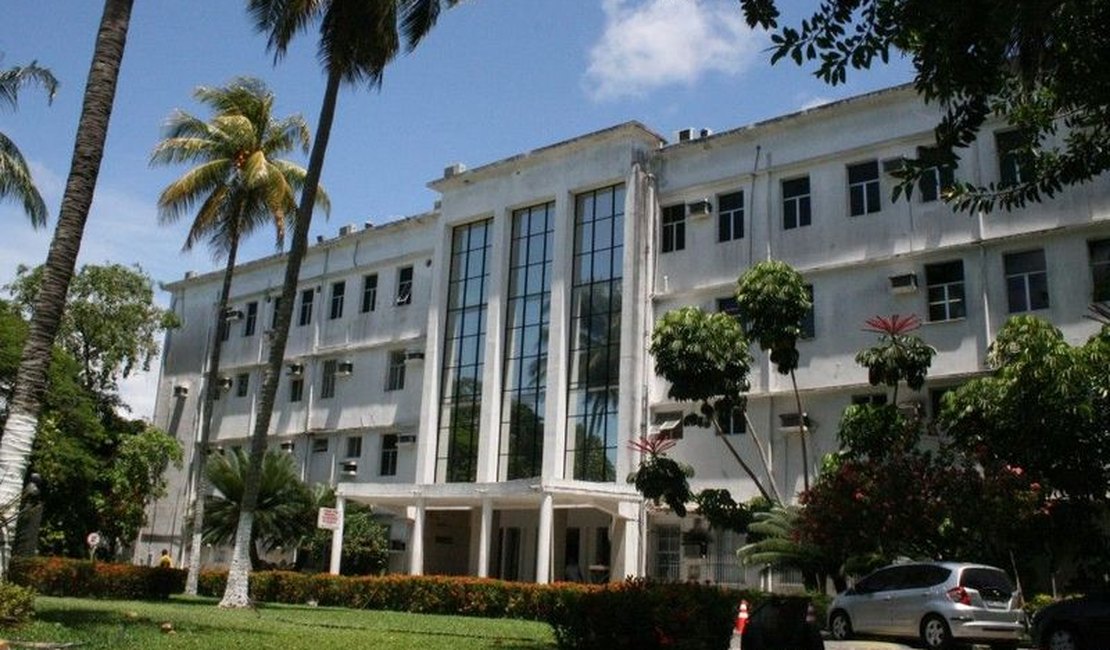 Caixa eletrônico é arrombado dentro de hospital em Maceió