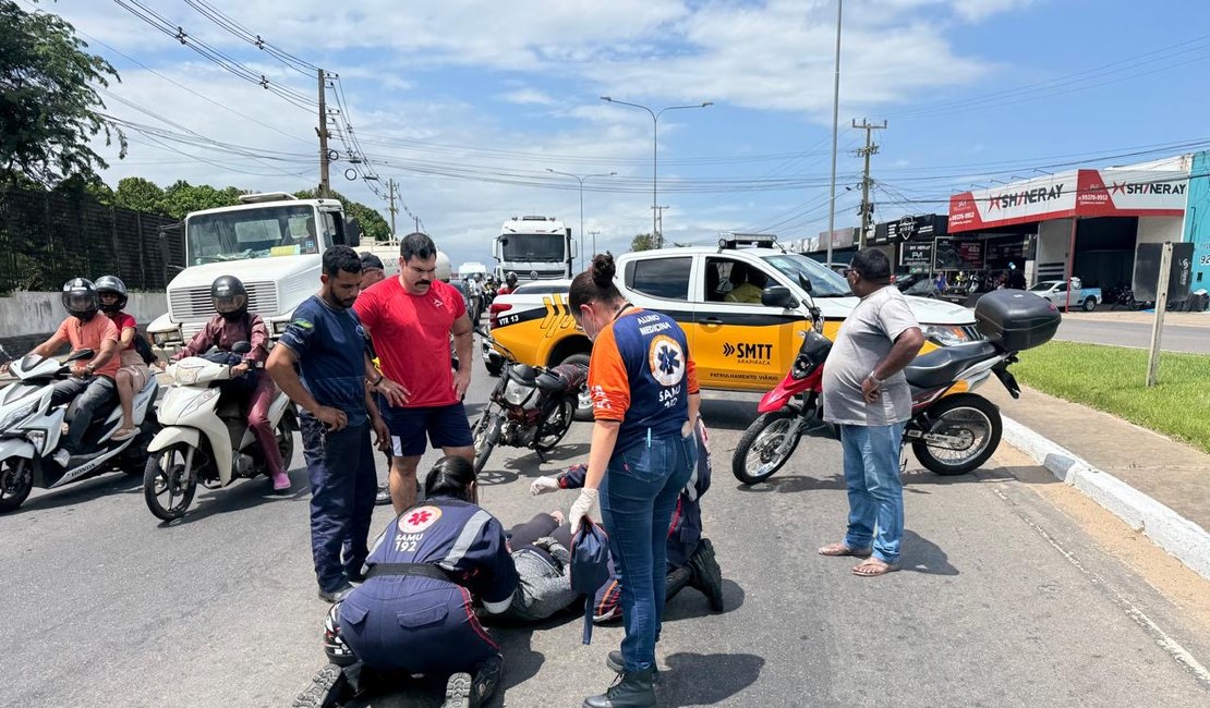 Colisão entre moto e cinquentinha deixa mulher ferida em Arapiraca