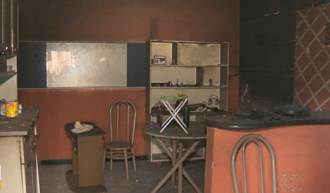 'O inferno tá aqui e você vai ver tudo,' diz homem após atear fogo na casa de ex em Goiás