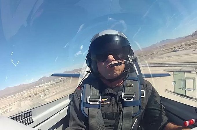 Piloto que treinou atores de 'Top Gun' morre após avião cair nos EUA