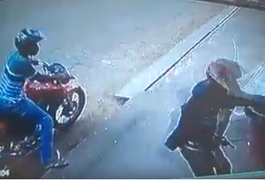 VÍDEO. Dupla em moto assalta mercadinho na zona rural de Arapiraca