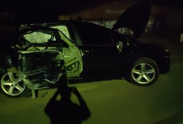 Motorista perde o controle de veículo e colide contra poste de energia, em Maragogi