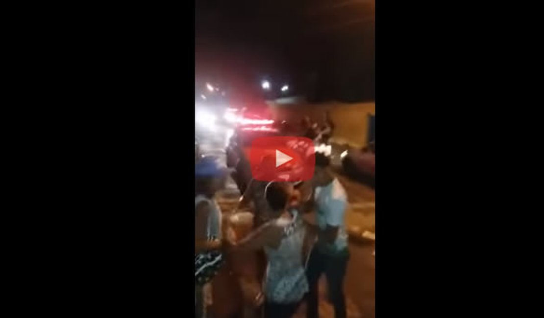 Vídeos mostram confusão em escola de Maceió onde policial foi agredido