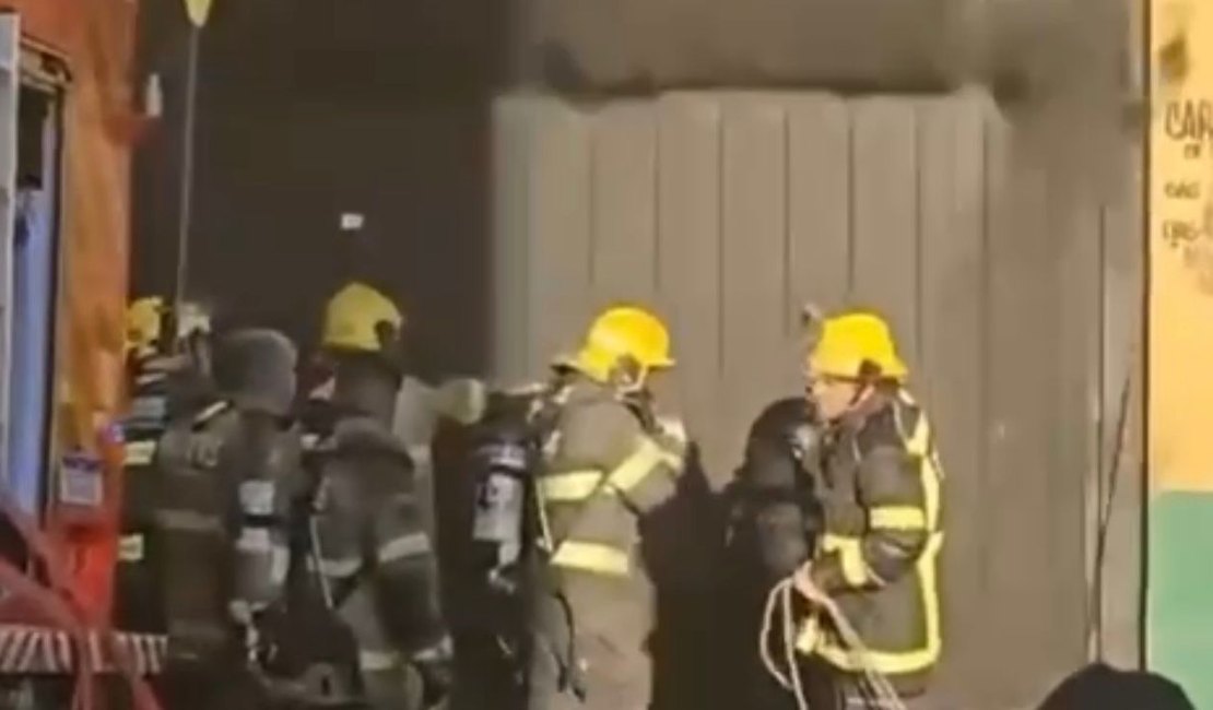 Explosão durante incêndio deixa bombeiros feridos em Sant’Ana do Livramento (RS)