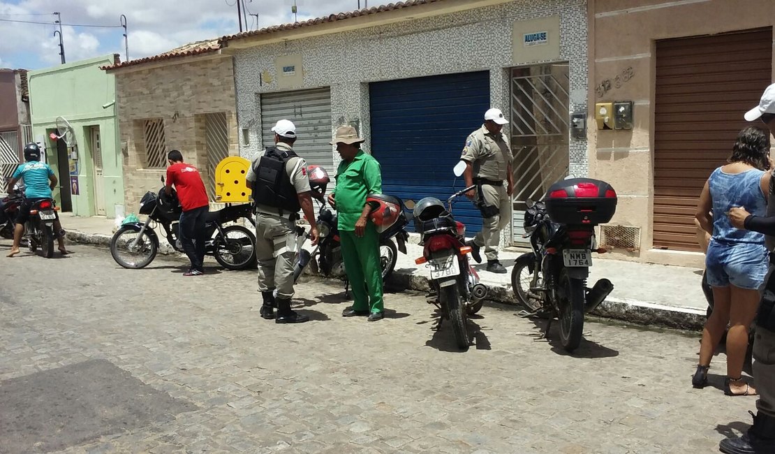 Operação da PM apreende 16 veículos em Arapiraca