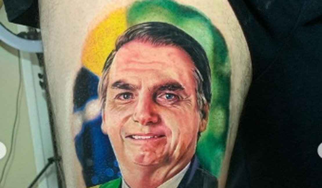 Vídeo. Fã tatua o rosto do presidente Jair Bolsonaro na coxa, em Arapiraca