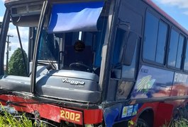 Acidente entre ônibus e carroça é registrado na cidade de São Sebastião