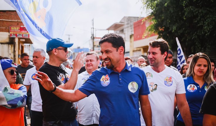 Rodrigo Cunha recebe reconhecimento de trabalho durante visita ao Mercado Público de Arapiraca