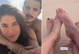 Priscila Fantin e Bruno Lopes exibem nova tatuagem em praia de Maceió