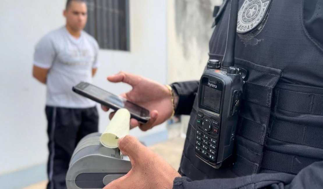 Jovem é detido após ser flagrado conduzindo moto de forma perigosa em Penedo