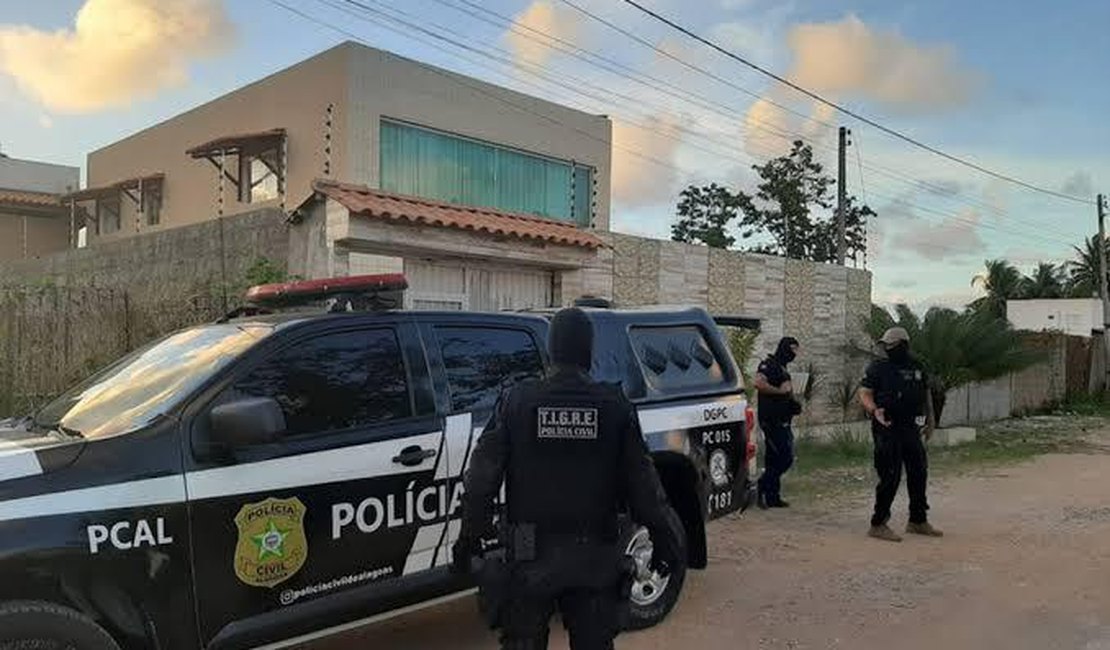 Suspeito de homicídio é preso em flagrante agredindo a esposa, em Maceió