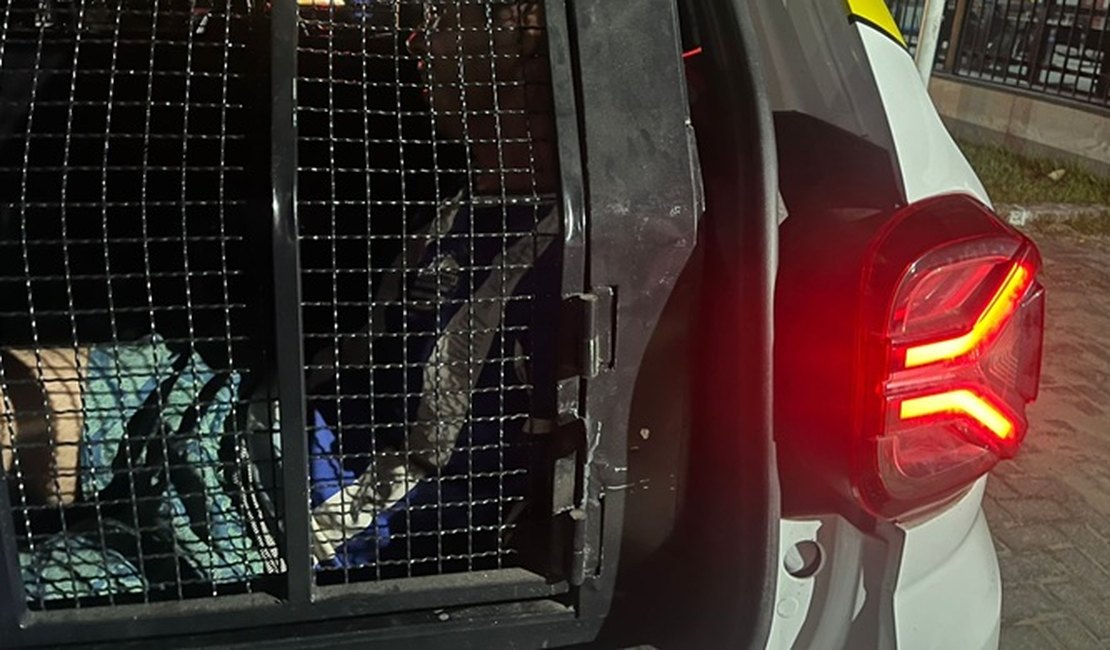 Homem com mandado de prisão em aberto se entrega à polícia em Maceió