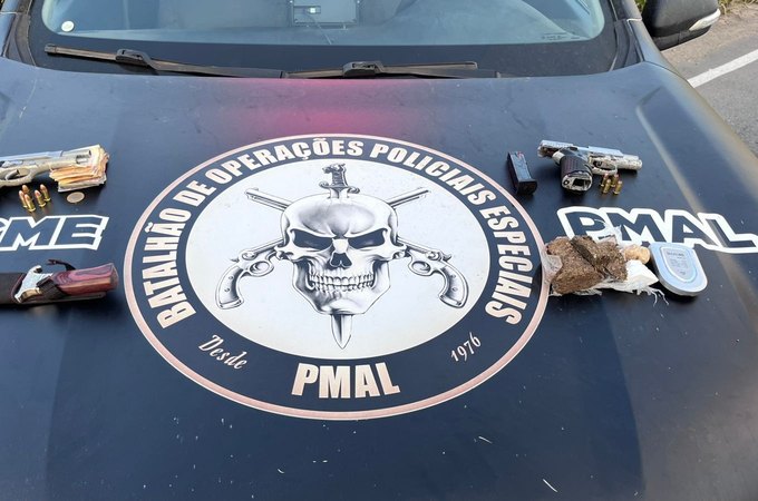 BOPE intercepta veículo na BR-101 e apreende armas e drogas que seriam levadas para Arapiraca