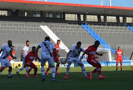 CRB vence a Ponte Preta por 1 a 0 em Maceió e sobe na tabela da Série B