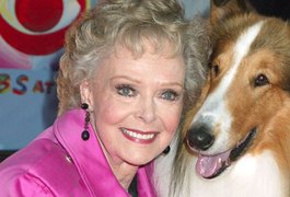 June Lockhart, atriz de ‘Lassie’ e ‘Perdidos no Espaço’, morre aos 100 anos