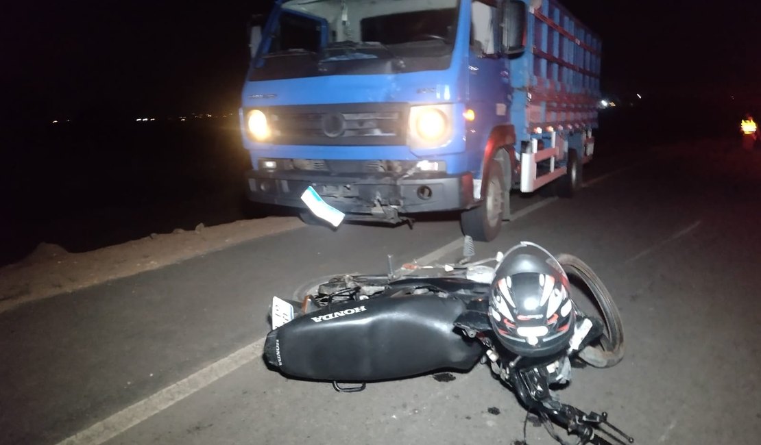 Motociclista morre em acidente com caminhão na AL 115, entre Arapiraca e Igaci