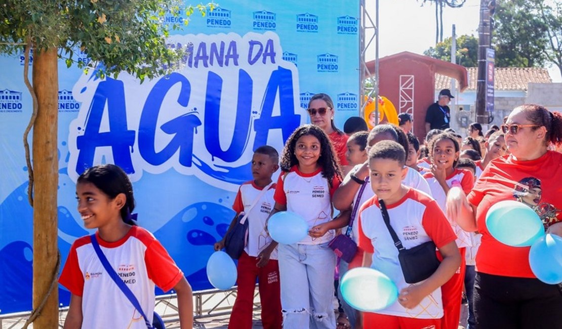 Arte e diversão ensinam crianças sobre uso consciente da água em Penedo