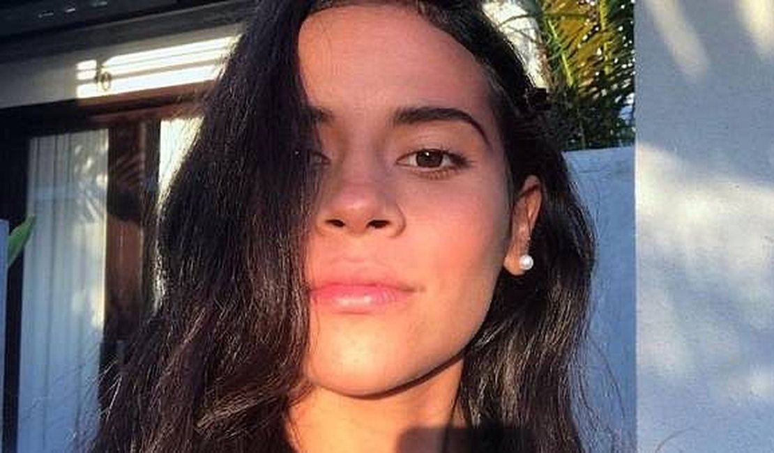 Surfista de 22 anos morre após ser atingida por um raio durante treino