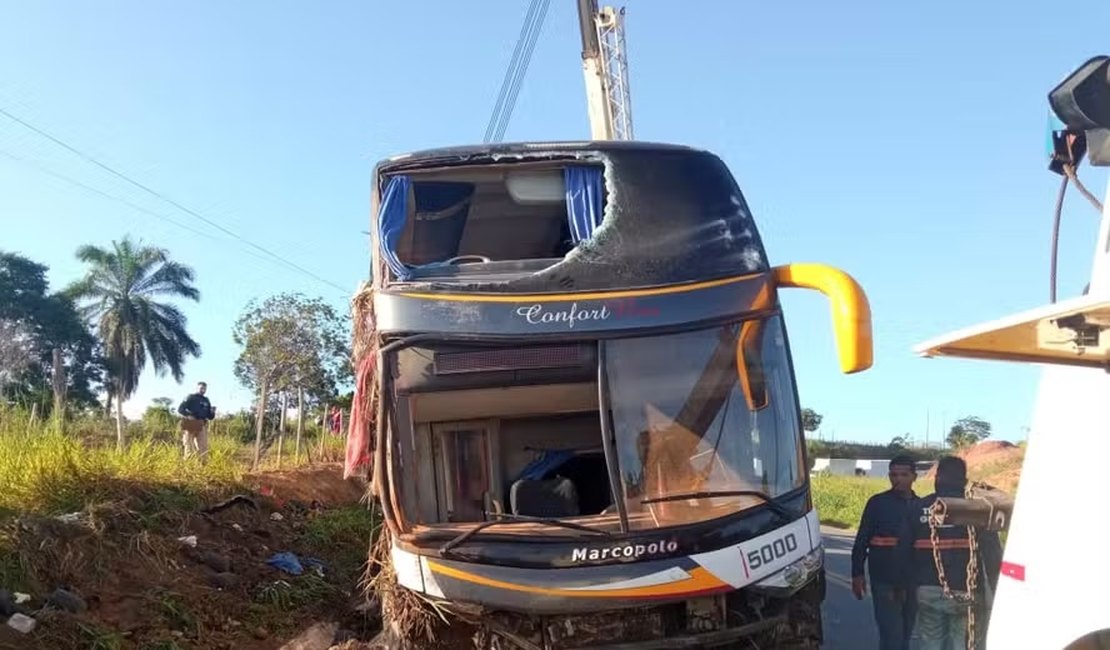 Todos os nove mortos de acidente com ônibus na Bahia são identificados